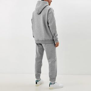 Conjunto deportivo de forro polar para hombre, diseñado para entrenamientos de invierno, gimnasio, ropa informal y venta en línea. - Product Image 4