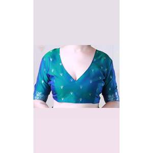Sari en soie douce verte à double broderie zari avec bordure à motif d'oiseaux, robes de cocktail élégantes - Product Image 1