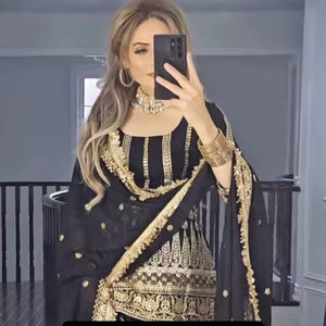 Ensemble Sharara en Georgette Noire Brodé par Shimar Designer, comprenant un Haut en Faux Georgette Brodé de Paillettes et un Sharara avec Dupatta - Product Image 3