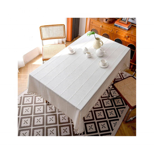 Mantel bordado con borlas blancas certificadas GOTS, 52x52 pulgadas, ligero, fácil cuidado, patrón de tela de algodón, hogares ocupados - Product Image 1