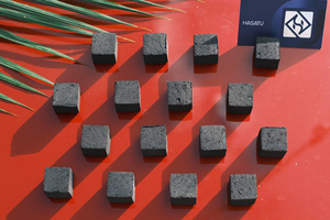 Charbon de coco naturel pour chicha en cubes 27mm Marque HASATU/OEM, jusqu'à 2,5% de cendres, 7000-8000 Kcal/kg, Emballage carton mère 10kg - Product Image 2