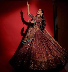 Ensemble Lehenga Choli Dupatta en coton mousseline épais, imprimé numérique et gaufré, robe ethnique pour femme pour mariage et fête de Diwali - Product Image 3