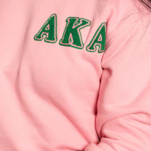 Sweat-shirt rose en chenille avec motif au dos AKA Sorority Inc pour femme, haut à col rond brodé de lettres grecques de qualité supérieure - Product Image 3