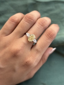 Bague en diamant taille ovale or jaune 14 carats, diamant de laboratoire certifié IGI, joaillerie fine, éclat radieux, fiançailles, mariage, beauté intemporelle - Product Image 6