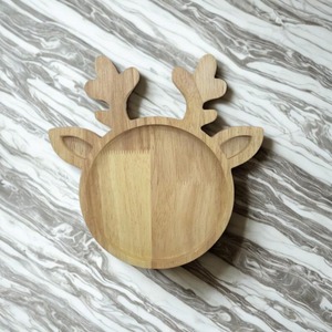 Assiette en bois en forme de sapin de Noël, idéale pour servir des paniers-cadeaux festifs et décorer une table de fêtes élégante, provenant d'Inde. - Product Image 4