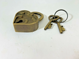 Candado Romántico con Forma de Corazón, de Latón Sólido con Acabado Antiguo y Dos Llaves, Regalo para Enamorados - Product Image 4