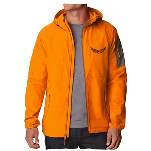 Veste coupe-vent à capuche rouge pour homme, décontractée, pour l'extérieur, fermeture éclair sur le devant, couleur unie, en polyester, avec logo imprimé sur les ailes - Product Image 4