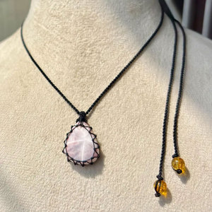 Collier bohème ajustable en macramé avec pendentif en cristal de quartz rose fait main, style cage à cordon noir, bijoux en pierre naturelle, vente en gros - Product Image 4