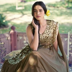 Conjunto de Lehenga Choli de Tela de Mármol de Diseño con Bordado de Lentejuelas y Hilos, Falda Amplia y Dupatta Lista para Usar - Product Image 6