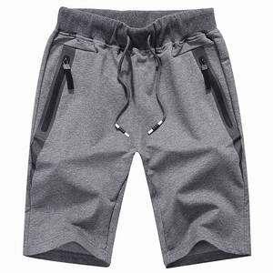 Shorts Bermuda pour homme en vert olive avec poches zippées, taille à cordon de serrage, décontractés, respirants, en polyester tricoté - Product Image 4