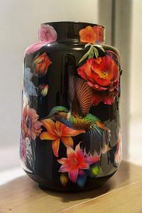 Vase en céramique fait main Linea Exports Inc, rond, rose brillant, motif floral, décoration de table bohème - Product Image 3