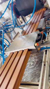 Panneaux muraux WPC modernes Tien Thanh TT-TO - Écologiques, ignifuges, anti-fumée, imperméables, antistatiques, insonorisants, pour salle de bain - Product Image 6