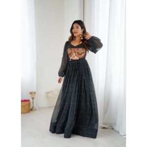 Robe XL de créateur avec impression numérique et point de chaînette - Product Image 1