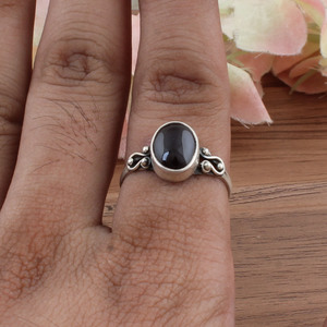 Bague en grenat rouge faite à la main, sertie clos, en argent sterling 925, style classique, pierre de naissance de janvier, bijoux naturels d'artisanat artisanal, vente en gros - Product Image 2