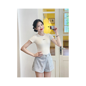 Ensemble de shorts pour femmes de haute qualité, respirant et écologique, disponible en plusieurs couleurs, vêtements professionnels tendance, marque privée, usine du Vietnam, livraison gratuite - Product Image 4