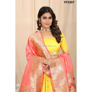 Lehenga Choli tradicional.

Obtén un toque tradicional a tu look adornando este Lehenga en material Jacquard embellecido con All-o - Product Image 1