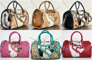 Grand sac de voyage en cuir de vachette façonné à la main, motif cœur, sac à main vintage floral, parfait pour les femmes - Product Image 5