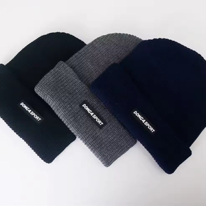 Gorro de algodón al por mayor con estampado digital de rayas 3D, gorro de invierno de diseño moderno, cálido para otoño e invierno, con puño. - Product Image 1