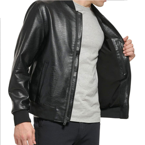 Veste d'hiver en cuir classique pour homme, style streetwear, avec un matériau durable et un style confortable, idéale pour les occasions décontractées - Product Image 3