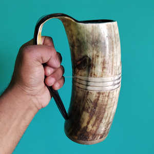 Chope à bière artisanale en corne de bœuf naturelle, style viking, finition rustique, pour boissons médiévales, au meilleur prix - Product Image 4