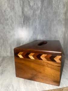 Porte-mouchoirs en bois de noyer noir moderne de luxe avec logo personnalisé pour la salle de bain, le bureau, le rangement sur le bureau - Product Image 4