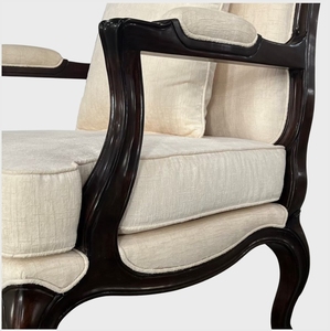 Sillón de Madera de Caoba de Alta Calidad con Cojín y Acabado Negro para Uso en Interiores - Product Image 5