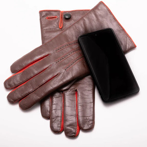 Gants en peau de mouton marron pour femme avec bordure rouge, doux, à doigts complets, doublure chaude pour l'hiver, élégants, pour la conduite, écologiques, faits à la main, avec bouton-pression - Product Image 2