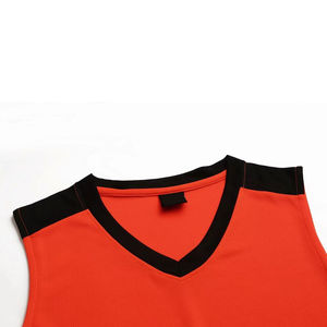 Ensemble d'uniformes de basketball personnalisés 100 % polyester respirant à manches courtes, nouveau style, fabriqué au Pakistan, haute qualité - Product Image 5