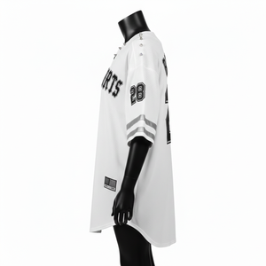 Camiseta de Béisbol para Mujer, Transpirable, de Malla de Poliéster Airflow GSM, Blanca y Gris, Paneles de Manga en Contraste, Logotipo Personalizado - Product Image 3