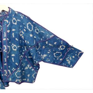 Veste pour femme en coton Kantha à imprimé bleu, col mandarin, manches classiques, longueur normale, automne, tissu non tissé écologique, séchage rapide - Product Image 2