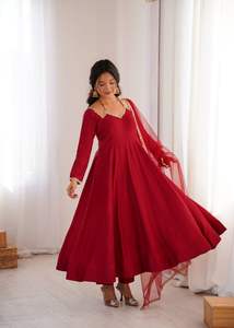 Conjunto de traje Anarkali premium de seda romana color granate, vestido largo con vuelo amplio y dupatta de red con trabajo de espejos, listo para usar, estilo étnico indio. - Product Image 6