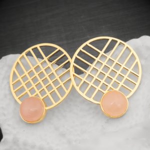 Boucles d'oreilles modernes plaquées or 18 carats avec pierre précieuse en quartz rose naturel – Boucles d'oreilles à clous tendance pour femmes – Cadeau pour elle - Product Image 3