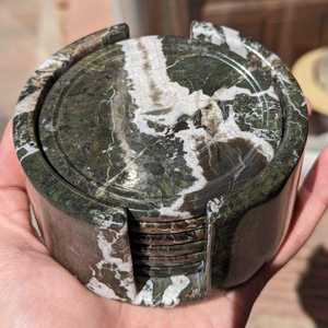 Ensemble de six sous-verres en onyx zèbre, faits à la main, en pierre noire, élégants pour la décoration de bar à domicile - Product Image 1