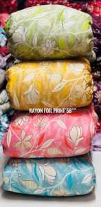 Tela versátil de rayón con estampado metalizado, diseñada para toda la temporada festiva, ideal para vestidos, blusas, trajes, saris, textil premium para mujer. - Product Image 3