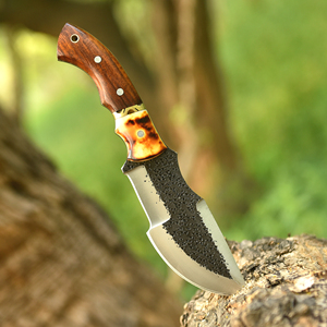 Couteau de chasse et de camping Nordic Forge 1095 en acier, modèle Tracker, avec étui, fait main, lame pleine longueur, manche en bois de rose - Product Image 2