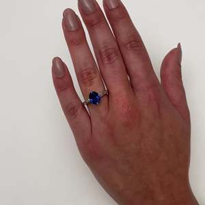 Anillo Solitario Minimalista de Oro Sólido de 14K con Zafiro Azul, Elegante para Uso Diario, Aniversario de Bodas, Joyería con Engaste de Puntas Tipo Brújula - Product Image 5