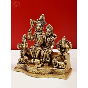 Escultura Shiva Parivar hecha a mano de 4 pulgadas con Nandi y Shiva Linga hecha en India - Product Image 3