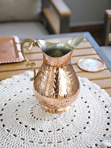 เหยือกน้ำทองแดง PERFECT ENTERPRISES ทองแดงบริสุทธิ์ 99% ดีไซน์แบบตอกลาย เป็นมิตรกับสิ่งแวดล้อม สไตล์คลาสสิก พร้อมฝาปิด - Product Image 2