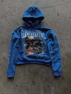 Sudaderas con capucha cortas personalizadas para hombre, estilo vintage, estampado gráfico escénico, detalle de texto en la manga, acabado desgastado, ropa urbana premium - Product Image 1
