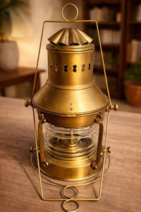 Lanterne à huile nautique vintage en laiton, finition antique, abat-jour en verre suspendu, lampe maritime pour la décoration de la maison et des hôtels - Product Image 5