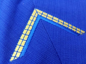 Cuello de camarero personalizable azul Royal Blue Lodge con ribete plateado, cuentas bordadas a mano y cierre de velcro - Product Image 3