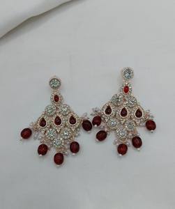 Exquisito Conjunto de Joyería Nupcial Étnica Chapada en Oro Rosa con Aleación, Collar Gargantilla de Piedra de Zirconia, Pendientes y Maang Tikka para Aniversario - Product Image 4