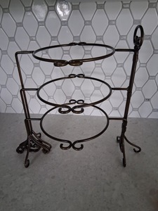 Soporte de Servicio de 2 Niveles con Marco de Metal Plateado y Platos Blancos, Estante Moderno para Alimentos, Soporte Decorativo de Metal para Cocina - Product Image 4