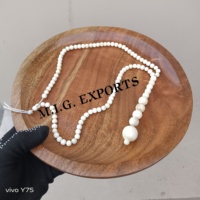 Collier ou bijou en os de buffle. Ils sont fréquemment utilisés pour exprimer des esthétiques uniques, gothiques ou naturelles. par M.I.G. EXPORTATIONS.