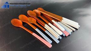 Ensemble de cuillères et baguettes en bois naturel, 12 pièces, avec poignée colorée, lavage à la main uniquement, ustensiles légers, fabriqués au Vietnam - Product Image 4