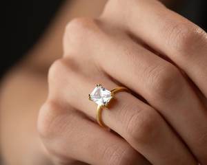 แหวนมอสซาไนต์ทรงเจ้าหญิง เงินแท้ 925 ชุบทอง 14K เวอร์เมล ทรงสี่เหลี่ยม เรียบหรู แหวนมอสซาไนต์แบบมินิมอล เครื่องประดับอัญมณีชั้นดี - Product Image 5