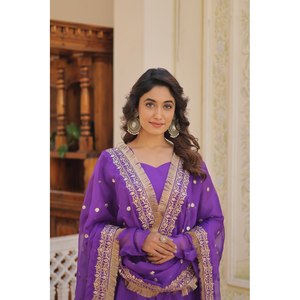 Robe musulmane traditionnelle de créateur avec des paillettes brodées élégantes et des accessoires vestimentaires Dupatta fabriqués à la main - Product Image 1