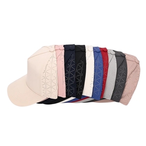 Gorra de Golf Personalizada OEM, Transpirable e Impermeable, con Perforaciones Láser, 5 Paneles, Logotipo Personalizado, Cierre Ajustable de Plástico - Product Image 3