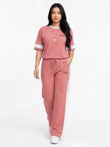 ชุดวอร์มผู้หญิง OneTen Apparel สีชมพู แต่งสีตัดกัน แขนสั้น คอกลม ผ้าหนาปานกลาง ทรงหลวม พร้อมเชือกผูกเอว ความยาวเต็มตัว - Product Image 1