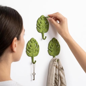 Porte-manteau mural en métal en forme de feuille de Monstera verte, design végétal original, crochet simple, antirouille - Product Image 4